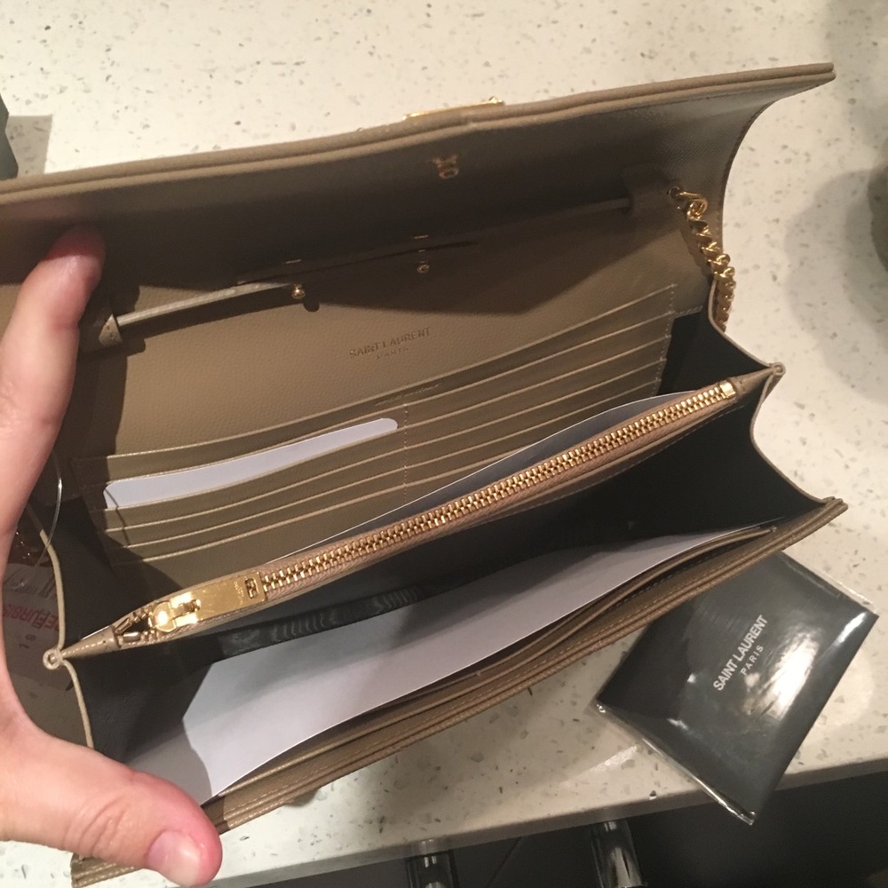 Saint Laurent Monogram WOC - Picture 4 of 8